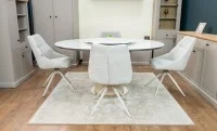 Set Masă Living Extensibilă CT163 Blat Ceramic Alb cu 4 Scaune DCM0108CS Gri Deschis