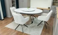 Set Masă Living Extensibilă CT163 Blat Ceramic Alb cu 4 Scaune Rotative DCM0112AS Bej