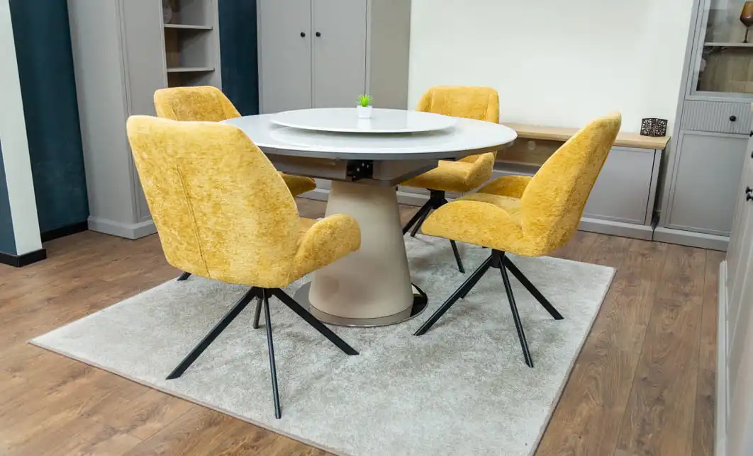 Set Masă Living Extensibilă CT163 Blat Ceramic Alb cu 4 Scaune Rotative KJC4347 Galbene