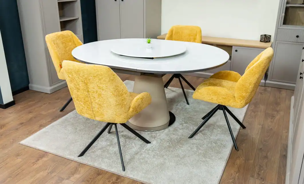 Set Masă Living Extensibilă CT163 Blat Ceramic Alb cu 4 Scaune Rotative KJC4347 Galbene