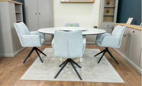 Set Masă Living Extensibilă CT163 Blat Ceramic Alb cu 4 Scaune Rotative KJC77 Gri Deschis