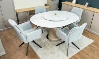 Set Masă Living Extensibilă CT163 Blat Ceramic Alb cu 4 Scaune Rotative KJC77 Gri Deschis