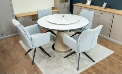 Set Masă Living Extensibilă CT163 Blat Ceramic Alb cu 4 Scaune Rotative KJC77 Gri Deschis