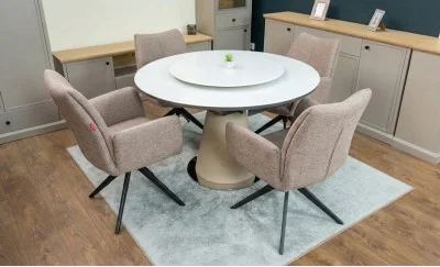 Set Masă Living Extensibilă CT163 Blat Ceramic Alb cu 4 Scaune Rotative KJC77 Maro