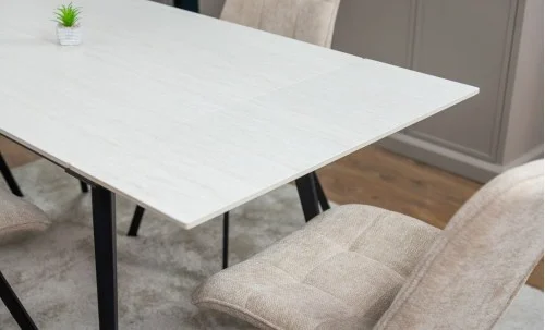 Set Masă Living Extensibilă DTM0101CS Bej cu 4 Scaune Tapițate DCM1801CF Gri