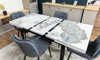 Set Masă Living Extensibilă Blat Ceramic KJT416 Alb-Cappuccino cu 4 Scaune DCM2001AF Gri