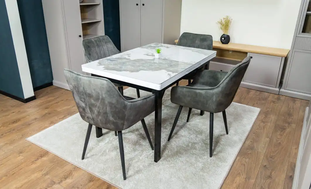 Set Masă Living Extensibilă Blat Ceramic KJT416 Alb-Cappuccino cu 4 Scaune KJC4343 Gri Deschis