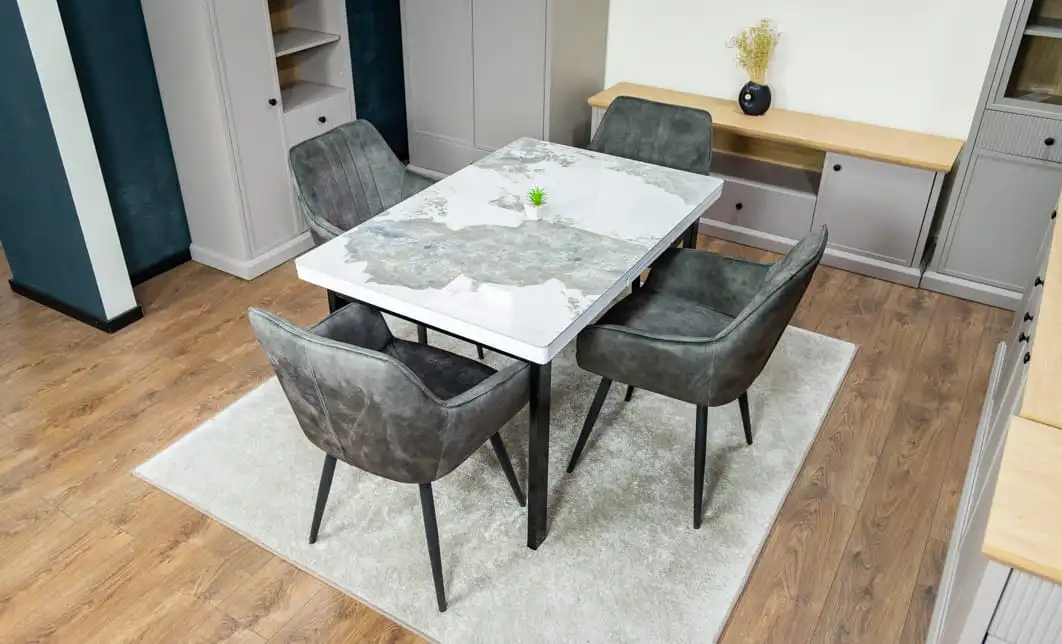 Set Masă Living Extensibilă Blat Ceramic KJT416 Alb-Cappuccino cu 4 Scaune KJC4343 Gri Deschis