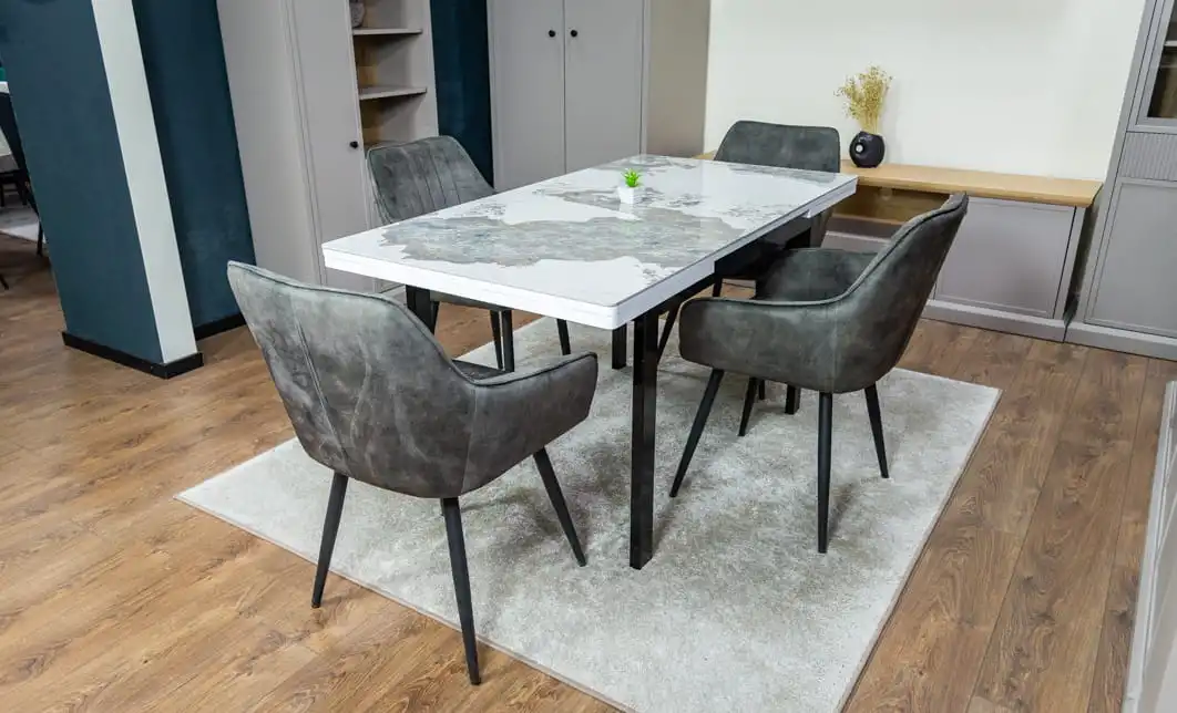 Set Masă Living Extensibilă Blat Ceramic KJT416 Alb-Cappuccino cu 4 Scaune KJC4343 Gri Deschis
