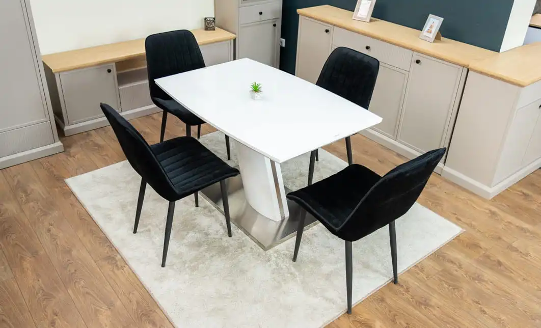 Set Masă Living Extensibilă KJT380 Blat Lucios Alb cu 4 Scaune Tapițate KJC176 Negre 1