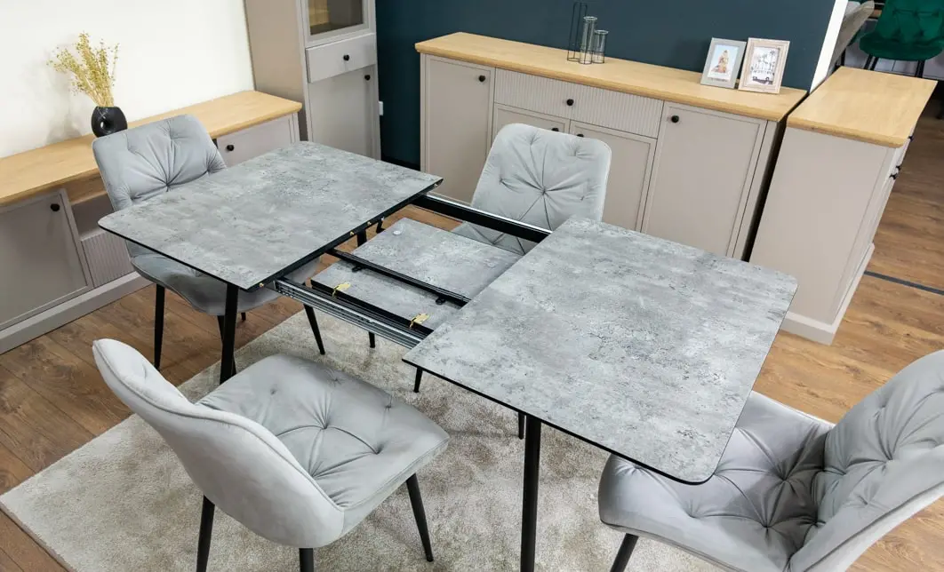 Set Masă Living Extensibilă KJT546 Gri cu 4 Scaune Tapițate KJC0357 Gri
