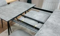 Set Masă Living Extensibilă KJT546 Gri cu 4 Scaune Tapițate KJC0358 Gri