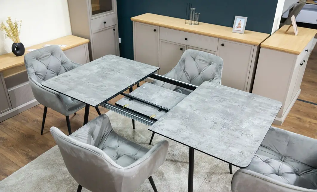 Set Masă Living Extensibilă KJT546 Gri cu 4 Scaune Tapițate KJC38 Gri