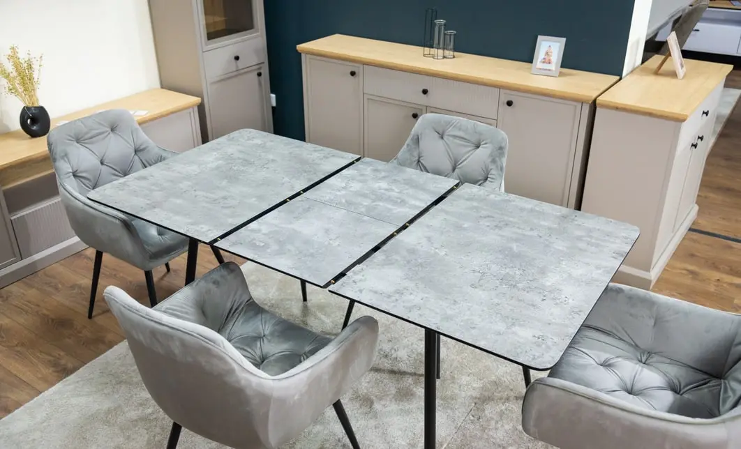 Set Masă Living Extensibilă KJT546 Gri cu 4 Scaune Tapițate KJC38 Gri