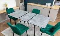 Set Masă Living Extensibilă KJT546 Gri cu 4 Scaune Tapițate KJC0357 Verzi