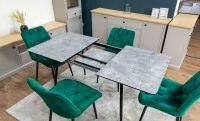 Set Masă Living Extensibilă KJT546 Gri cu 4 Scaune Tapițate KJC0357 Verzi