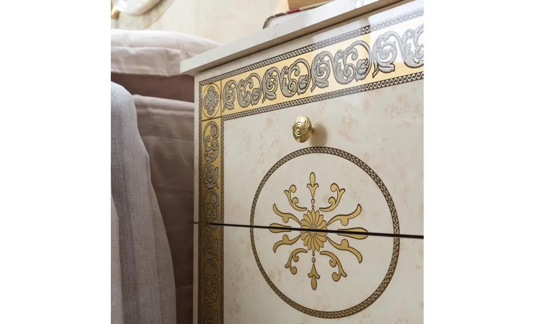 Dormitor Clasic Paloma Bianco Gold cu Dulap 6 Uși 3