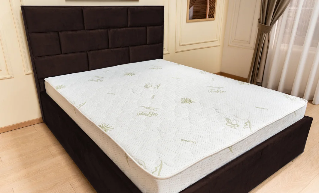 Set Pat Tapițat Mexico cu Saltea și Somieră Rabatabilă, Maro Închis 160x200